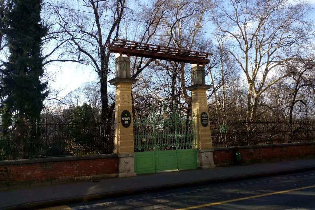 Zagreb Botanical Garden Budget Apartment Bagian luar foto