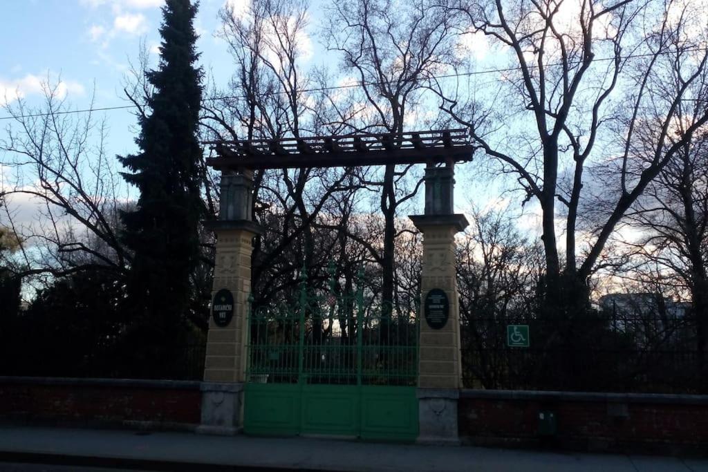 Zagreb Botanical Garden Budget Apartment Bagian luar foto